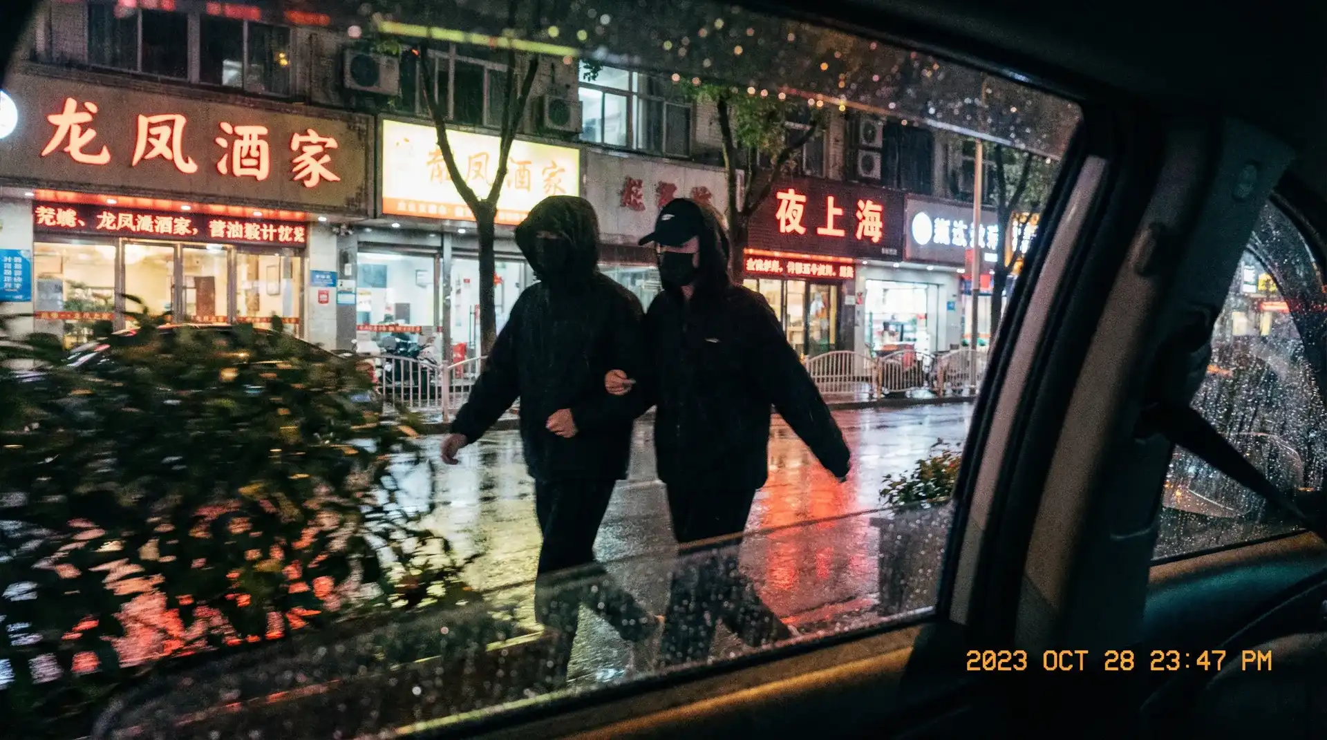 韦德娱乐 - 顶流明星深夜密会现场抓拍照片